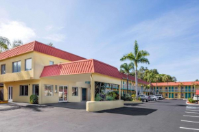 Гостиница Super 8 Sarasota Near Siesta Key  Сарасота